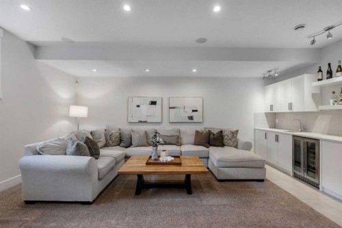 1148 Radnor Avenue Ne, Calgary, AB - Indoor Photo Showing Living Room