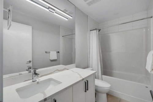 1148 Radnor Avenue Ne, Calgary, AB - Indoor Photo Showing Bathroom