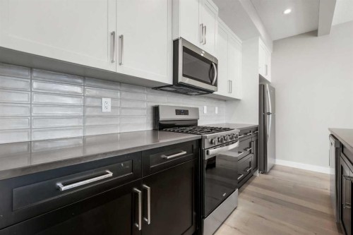 8 Waterford Glen, Chestermere, AB - Indoor Photo Showing Kitchen