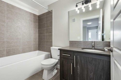 8 Waterford Glen, Chestermere, AB - Indoor Photo Showing Bathroom