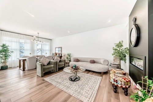 385 Edith Road Nw, Calgary, AB - Indoor Photo Showing Living Room
