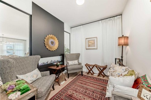 385 Edith Road Nw, Calgary, AB - Indoor Photo Showing Living Room