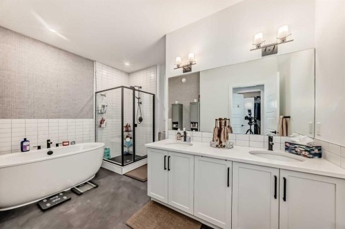 385 Edith Road Nw, Calgary, AB - Indoor Photo Showing Bathroom