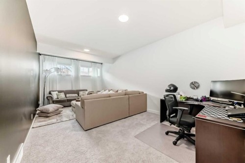 385 Edith Road Nw, Calgary, AB - Indoor Photo Showing Office