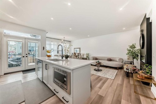 385 Edith Road Nw, Calgary, AB - Indoor Photo Showing Kitchen With Upgraded Kitchen