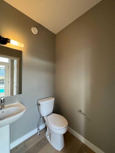 271 Waterford Heights, Chestermere, AB - Indoor Photo Showing Bathroom