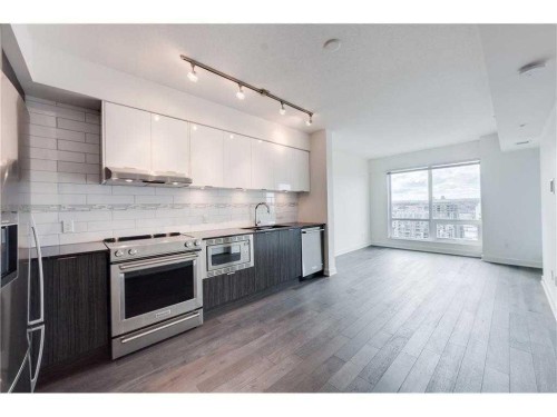 2802-930 6 Avenue Sw, Calgary, AB - Indoor Photo Showing Kitchen With Upgraded Kitchen