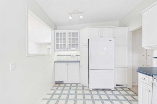 307 Wascana Road Se, Calgary, AB - Indoor