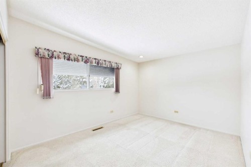 307 Wascana Road Se, Calgary, AB - Indoor Photo Showing Other Room