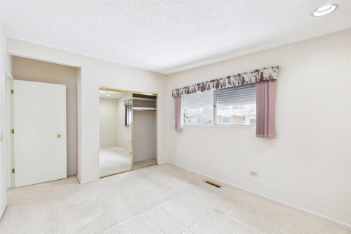 307 Wascana Road Se, Calgary, AB - Indoor Photo Showing Other Room