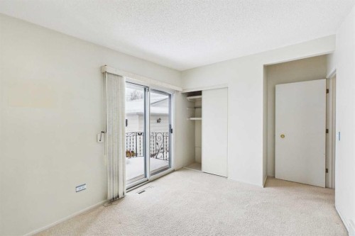 307 Wascana Road Se, Calgary, AB - Indoor Photo Showing Other Room