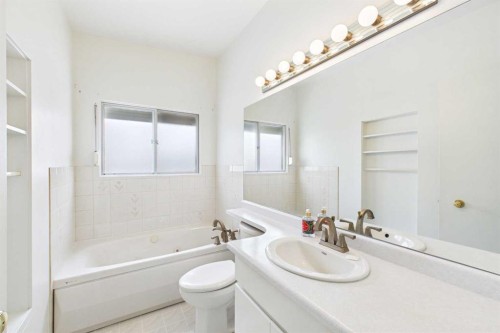 307 Wascana Road Se, Calgary, AB - Indoor Photo Showing Bathroom