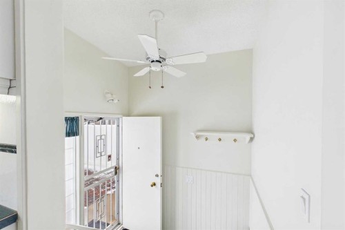 307 Wascana Road Se, Calgary, AB - Indoor Photo Showing Other Room