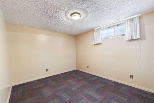 307 Wascana Road Se, Calgary, AB - Indoor Photo Showing Other Room