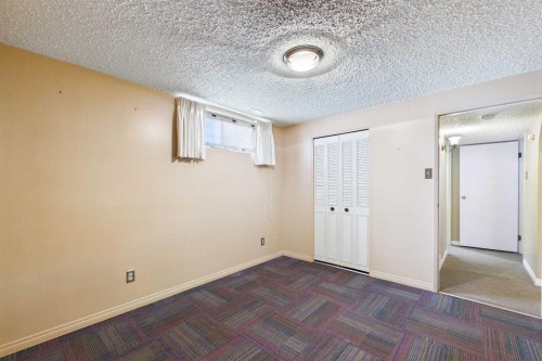 307 Wascana Road Se, Calgary, AB - Indoor Photo Showing Other Room