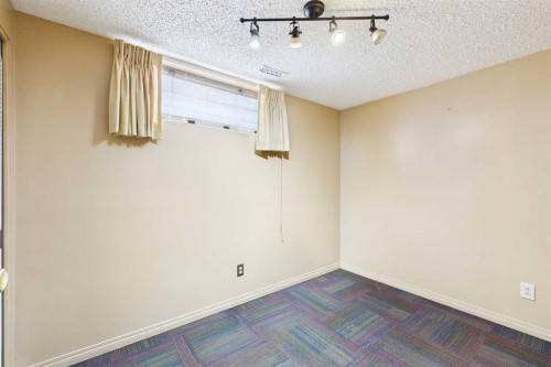 307 Wascana Road Se, Calgary, AB - Indoor Photo Showing Other Room