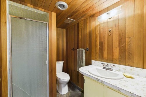 307 Wascana Road Se, Calgary, AB - Indoor Photo Showing Bathroom