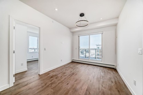 2107-63 Corner Glen Crescent Ne, Calgary, AB - Indoor Photo Showing Other Room