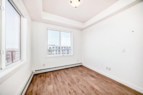 2107-63 Corner Glen Crescent Ne, Calgary, AB - Indoor Photo Showing Other Room