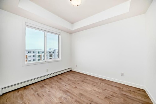 2107-63 Corner Glen Crescent Ne, Calgary, AB - Indoor Photo Showing Other Room