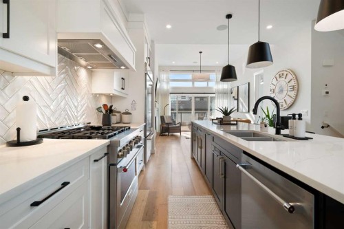 4615 20 Avenue Nw, Calgary, AB - Indoor Photo Showing Kitchen With Double Sink With Upgraded Kitchen