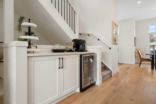 4615 20 Avenue Nw, Calgary, AB - Indoor