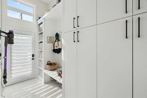 4615 20 Avenue Nw, Calgary, AB - Indoor