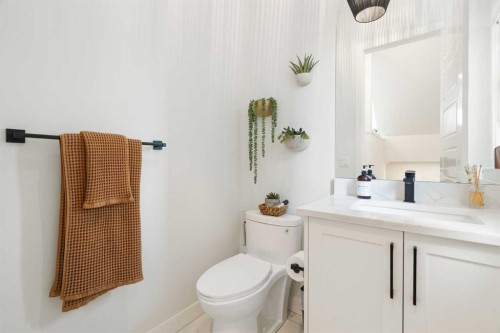 4615 20 Avenue Nw, Calgary, AB - Indoor Photo Showing Bathroom