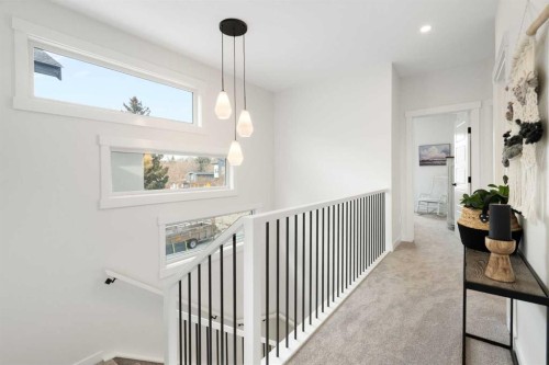 4615 20 Avenue Nw, Calgary, AB - Indoor Photo Showing Other Room