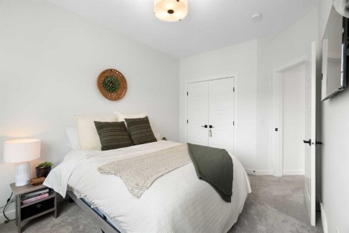 4615 20 Avenue Nw, Calgary, AB - Indoor Photo Showing Bedroom