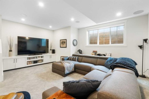 4615 20 Avenue Nw, Calgary, AB - Indoor Photo Showing Living Room