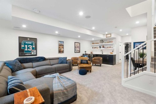 4615 20 Avenue Nw, Calgary, AB - Indoor Photo Showing Living Room