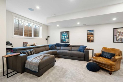 4615 20 Avenue Nw, Calgary, AB - Indoor Photo Showing Other Room