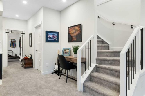 4615 20 Avenue Nw, Calgary, AB - Indoor Photo Showing Other Room