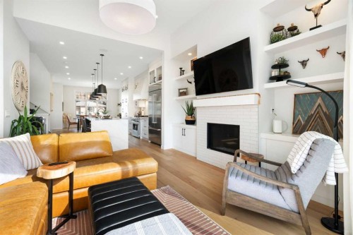 4615 20 Avenue Nw, Calgary, AB - Indoor Photo Showing Living Room With Fireplace