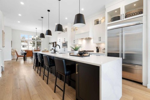 4615 20 Avenue Nw, Calgary, AB - Indoor Photo Showing Kitchen With Upgraded Kitchen