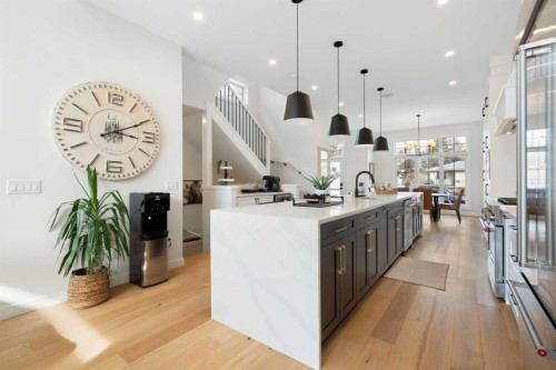 4615 20 Avenue Nw, Calgary, AB - Indoor Photo Showing Kitchen With Upgraded Kitchen