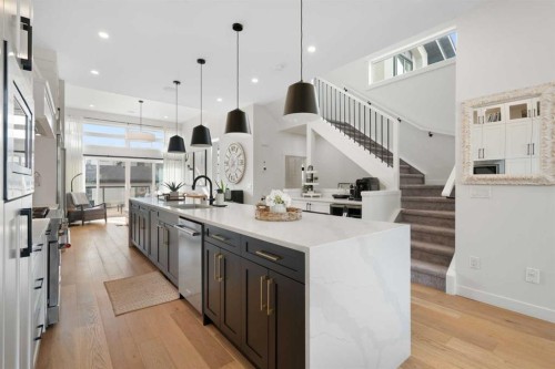 4615 20 Avenue Nw, Calgary, AB - Indoor Photo Showing Kitchen With Upgraded Kitchen