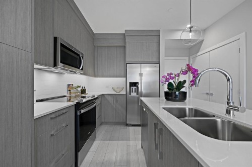 2116-63 Corner Glen Crescent Ne, Calgary, AB - Indoor Photo Showing Kitchen With Double Sink With Upgraded Kitchen