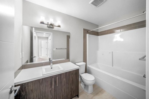 1005 Sage Meadows Gardens Nw, Calgary, AB - Indoor Photo Showing Bathroom