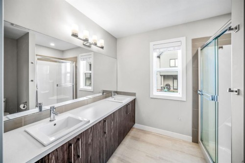 1005 Sage Meadows Gardens Nw, Calgary, AB - Indoor Photo Showing Bathroom