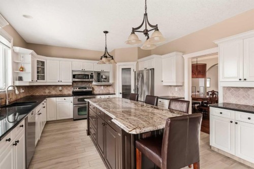 70 Patterson Close Sw, Calgary, AB - Indoor Photo Showing Kitchen