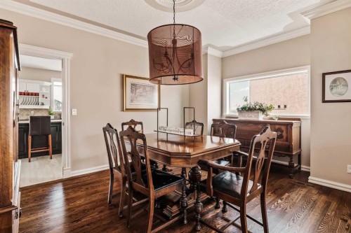 70 Patterson Close Sw, Calgary, AB - Indoor Photo Showing Dining Room