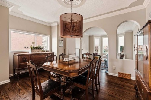 70 Patterson Close Sw, Calgary, AB - Indoor Photo Showing Dining Room