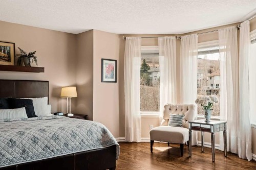 70 Patterson Close Sw, Calgary, AB - Indoor Photo Showing Bedroom