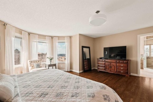 70 Patterson Close Sw, Calgary, AB - Indoor Photo Showing Bedroom