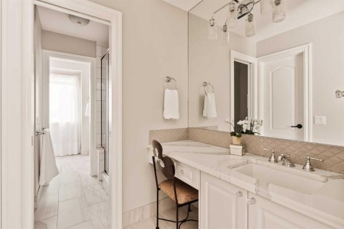 70 Patterson Close Sw, Calgary, AB - Indoor Photo Showing Bathroom