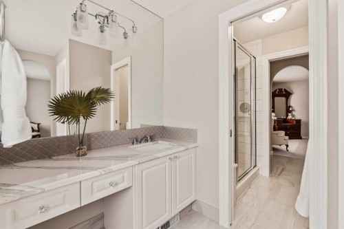 70 Patterson Close Sw, Calgary, AB - Indoor Photo Showing Bathroom