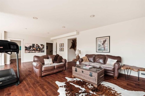 70 Patterson Close Sw, Calgary, AB - Indoor Photo Showing Living Room