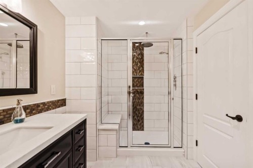 70 Patterson Close Sw, Calgary, AB - Indoor Photo Showing Bathroom
